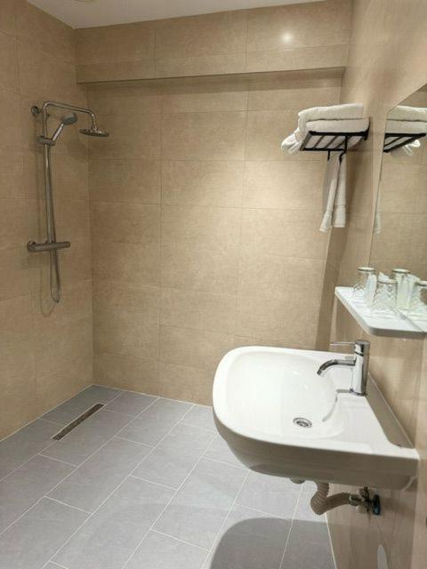 Ma Airport Hotel Хоофдорп Екстериор снимка