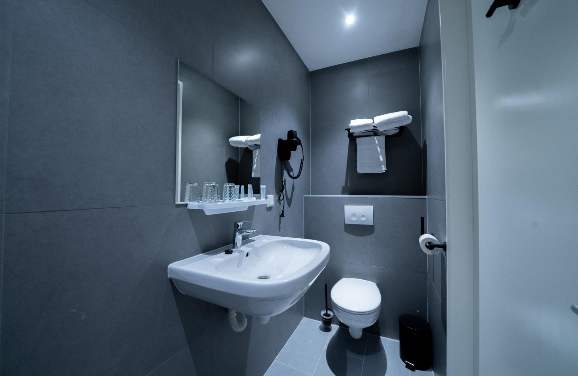 Ma Airport Hotel Хоофдорп Екстериор снимка